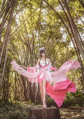 厨房里抱着丰满大屁股_蓝光免费观看